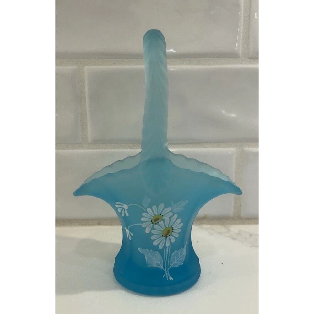 Vtg Westmoreland Glass Blue Satin Glass Frosted Basket Hand‎ Painted White Daisy